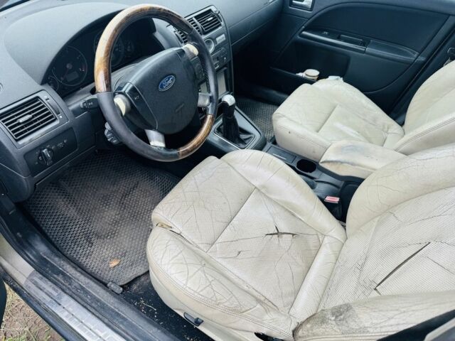 Желтый Форд Мондео, объемом двигателя 2 л и пробегом 390 тыс. км за 1999 $, фото 8 на Automoto.ua