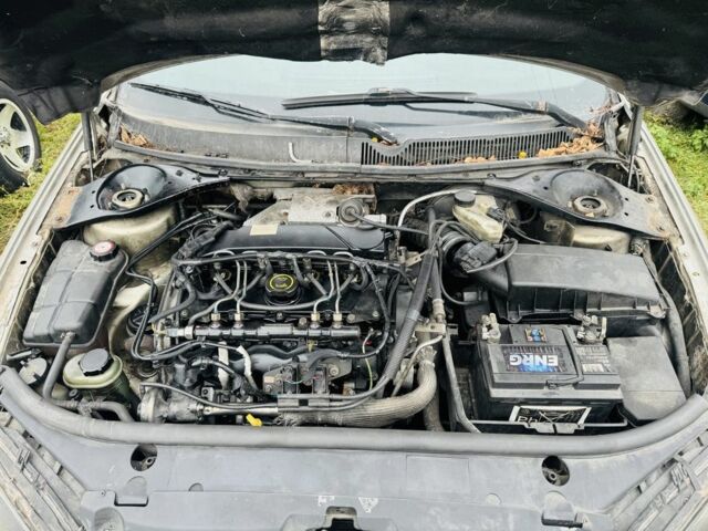 Желтый Форд Мондео, объемом двигателя 2 л и пробегом 390 тыс. км за 1999 $, фото 6 на Automoto.ua