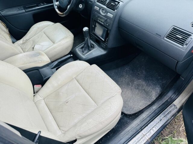 Желтый Форд Мондео, объемом двигателя 2 л и пробегом 390 тыс. км за 1999 $, фото 9 на Automoto.ua