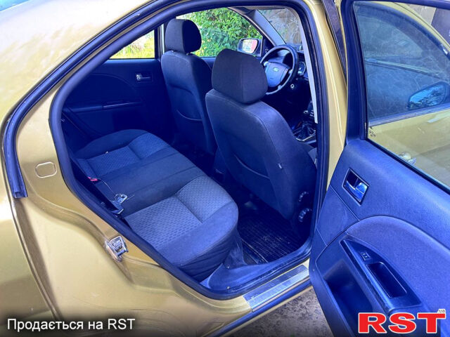 Жовтий Форд Мондео, об'ємом двигуна 1.8 л та пробігом 300 тис. км за 3000 $, фото 9 на Automoto.ua