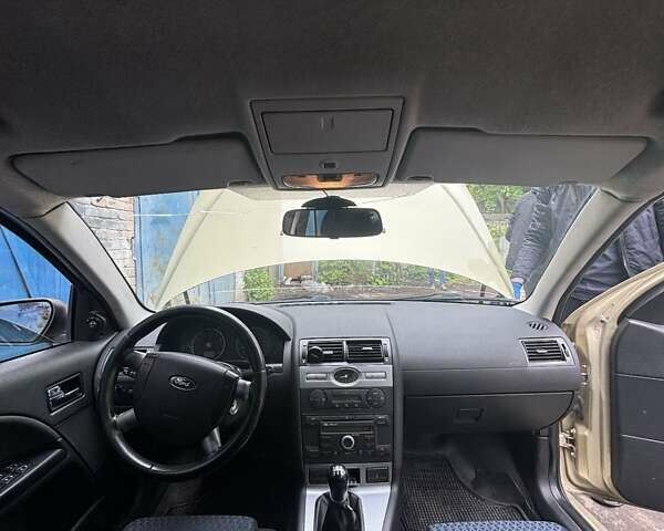 Желтый Форд Мондео, объемом двигателя 0 л и пробегом 249 тыс. км за 3200 $, фото 2 на Automoto.ua