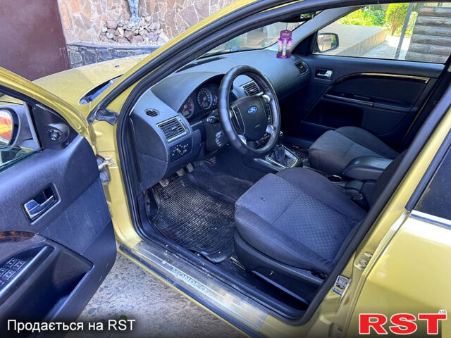 Жовтий Форд Мондео, об'ємом двигуна 1.8 л та пробігом 300 тис. км за 3000 $, фото 6 на Automoto.ua