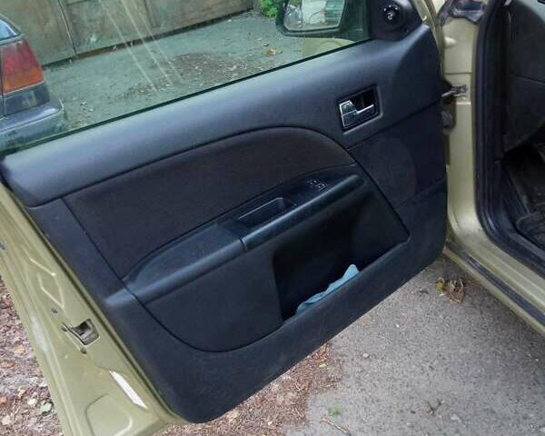 Желтый Форд Мондео, объемом двигателя 1.8 л и пробегом 126 тыс. км за 5250 $, фото 7 на Automoto.ua