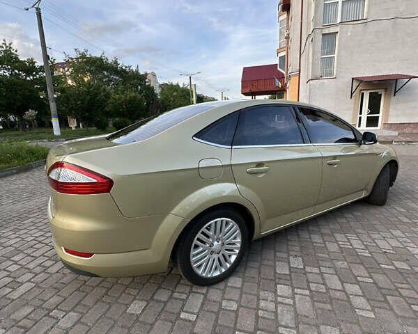 Желтый Форд Мондео, объемом двигателя 1.8 л и пробегом 239 тыс. км за 7300 $, фото 10 на Automoto.ua