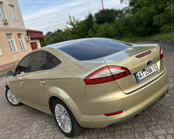 Желтый Форд Мондео, объемом двигателя 1.8 л и пробегом 239 тыс. км за 7300 $, фото 7 на Automoto.ua