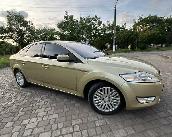 Желтый Форд Мондео, объемом двигателя 1.8 л и пробегом 239 тыс. км за 7300 $, фото 12 на Automoto.ua