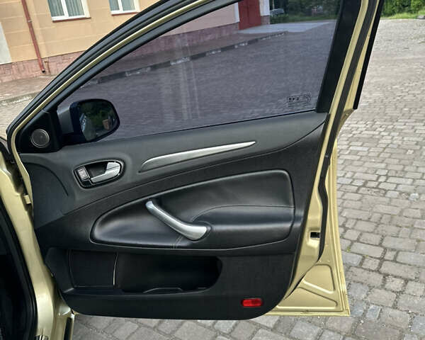 Желтый Форд Мондео, объемом двигателя 1.8 л и пробегом 239 тыс. км за 7300 $, фото 25 на Automoto.ua