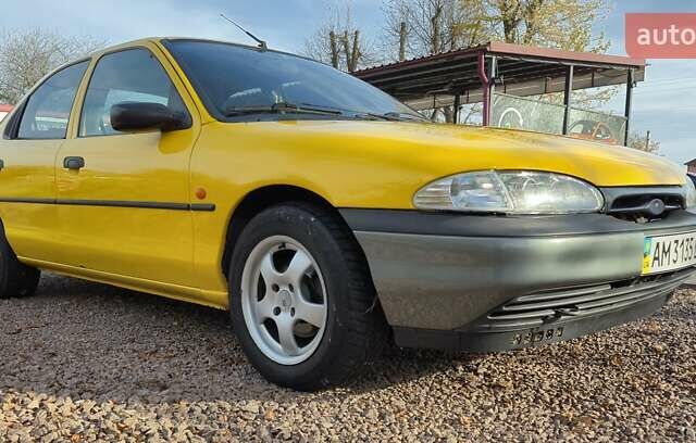 Жовтий Форд Мондео, об'ємом двигуна 2 л та пробігом 1 тис. км за 1700 $, фото 2 на Automoto.ua