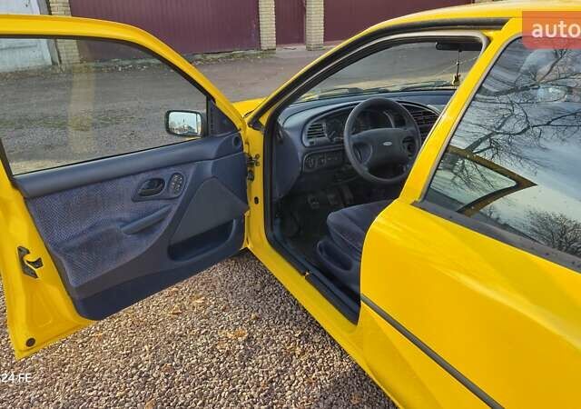 Жовтий Форд Мондео, об'ємом двигуна 2 л та пробігом 1 тис. км за 1700 $, фото 5 на Automoto.ua