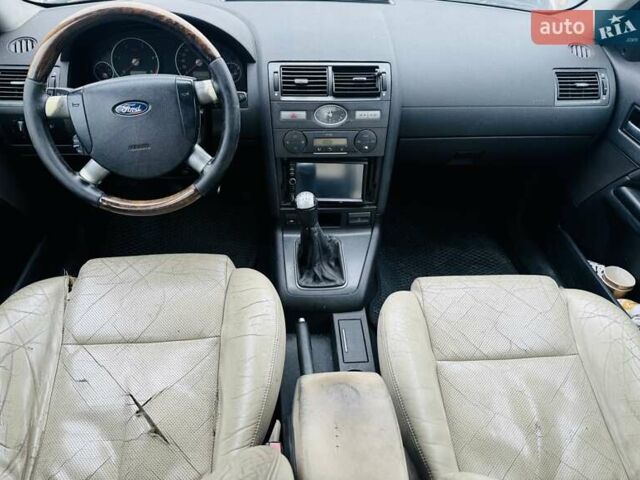 Желтый Форд Мондео, объемом двигателя 2 л и пробегом 390 тыс. км за 1999 $, фото 7 на Automoto.ua