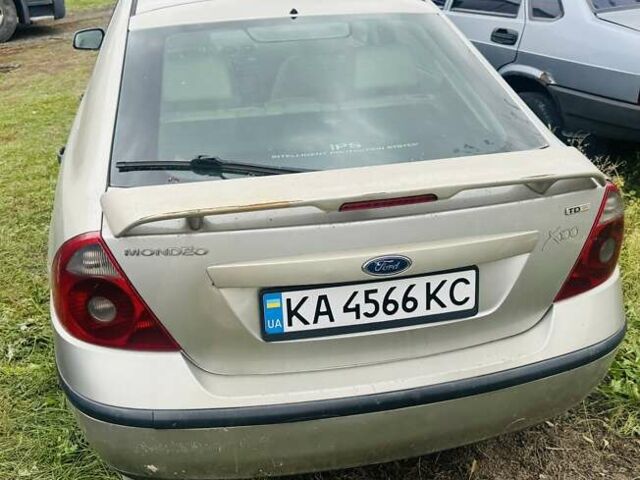 Желтый Форд Мондео, объемом двигателя 2 л и пробегом 390 тыс. км за 1999 $, фото 4 на Automoto.ua