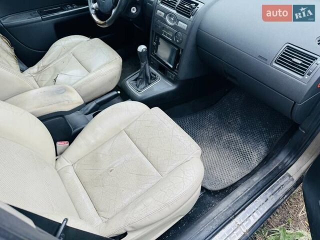 Желтый Форд Мондео, объемом двигателя 2 л и пробегом 390 тыс. км за 1999 $, фото 9 на Automoto.ua