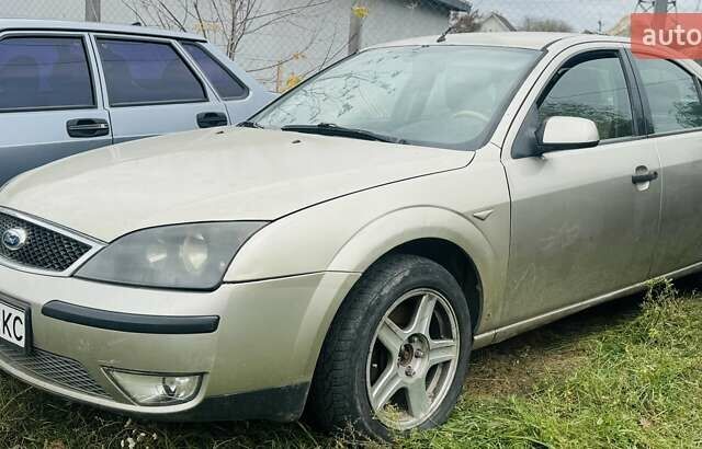 Желтый Форд Мондео, объемом двигателя 2 л и пробегом 390 тыс. км за 1999 $, фото 2 на Automoto.ua