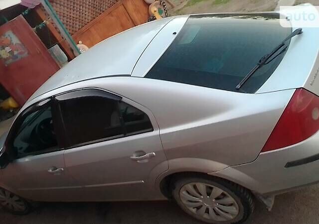 Серый Форд Мондео, объемом двигателя 1.8 л и пробегом 180 тыс. км за 3700 $, фото 4 на Automoto.ua