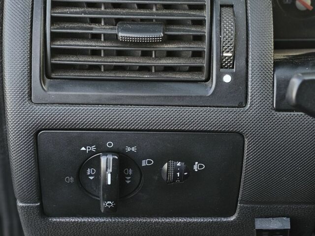 Серый Форд Мондео, объемом двигателя 2 л и пробегом 260 тыс. км за 3500 $, фото 6 на Automoto.ua