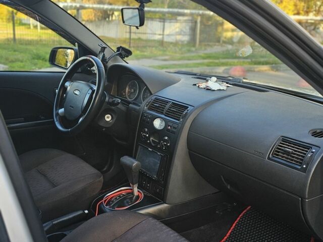 Серый Форд Мондео, объемом двигателя 2 л и пробегом 260 тыс. км за 3500 $, фото 4 на Automoto.ua