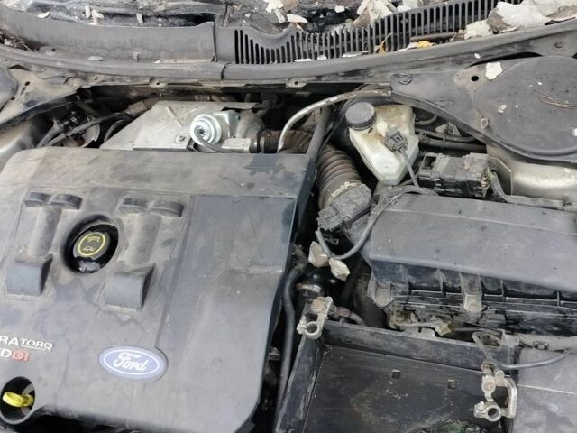 Серый Форд Мондео, объемом двигателя 2 л и пробегом 390 тыс. км за 1350 $, фото 4 на Automoto.ua
