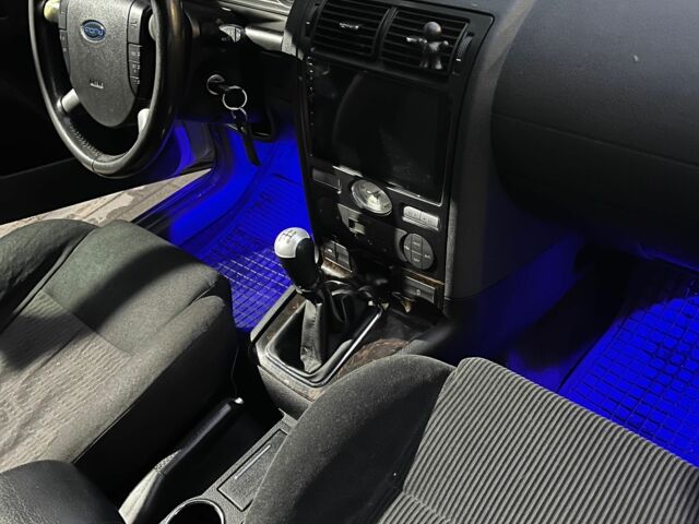 Серый Форд Мондео, объемом двигателя 1.8 л и пробегом 298 тыс. км за 4000 $, фото 8 на Automoto.ua