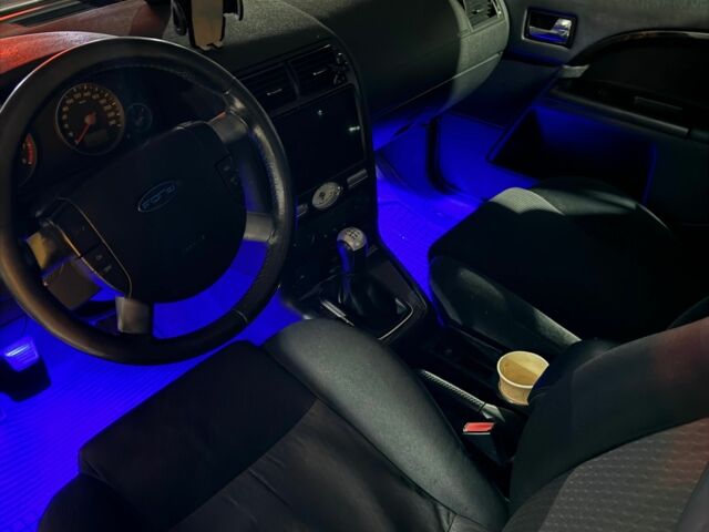 Серый Форд Мондео, объемом двигателя 1.8 л и пробегом 298 тыс. км за 4000 $, фото 5 на Automoto.ua