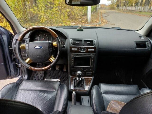 Сірий Форд Мондео, об'ємом двигуна 2.2 л та пробігом 271 тис. км за 3700 $, фото 14 на Automoto.ua