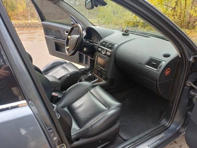 Сірий Форд Мондео, об'ємом двигуна 2.2 л та пробігом 271 тис. км за 3700 $, фото 11 на Automoto.ua