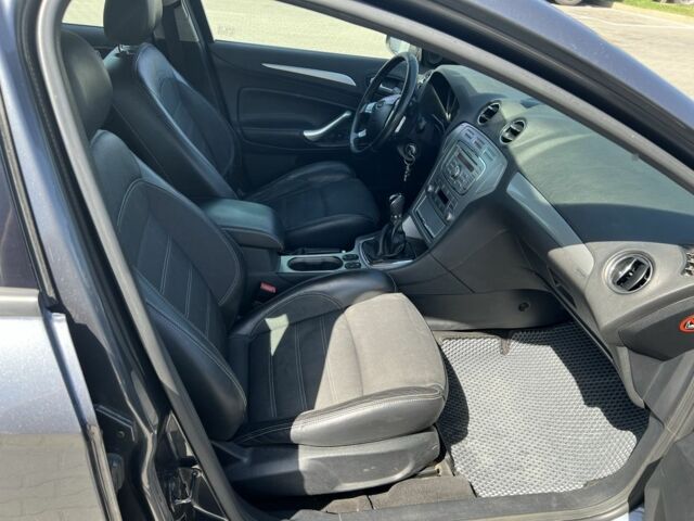 Серый Форд Мондео, объемом двигателя 2 л и пробегом 302 тыс. км за 5300 $, фото 5 на Automoto.ua