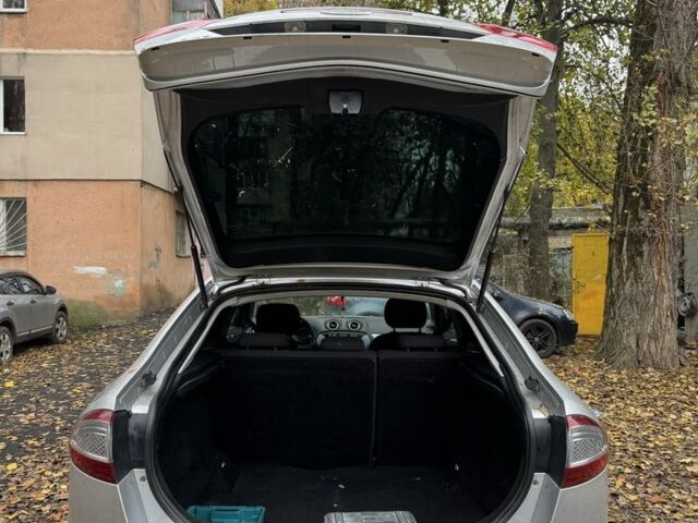 Серый Форд Мондео, объемом двигателя 2 л и пробегом 322 тыс. км за 4200 $, фото 12 на Automoto.ua