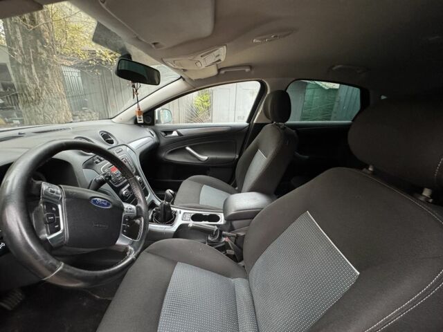 Серый Форд Мондео, объемом двигателя 2 л и пробегом 322 тыс. км за 4200 $, фото 14 на Automoto.ua