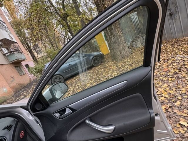 Серый Форд Мондео, объемом двигателя 2 л и пробегом 322 тыс. км за 4200 $, фото 18 на Automoto.ua