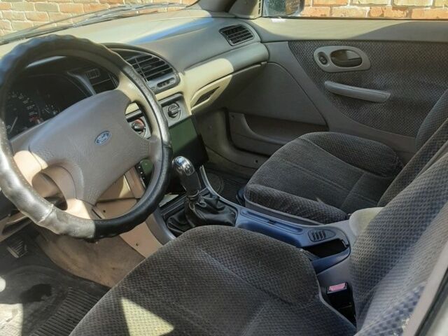 Серый Форд Мондео, объемом двигателя 1.6 л и пробегом 300 тыс. км за 1500 $, фото 4 на Automoto.ua