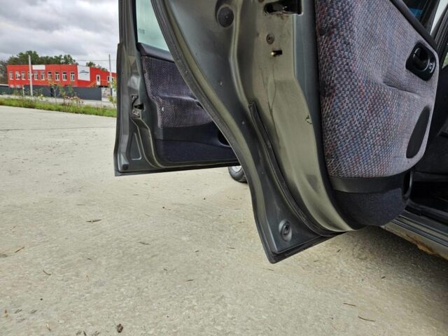 Серый Форд Мондео, объемом двигателя 2 л и пробегом 345 тыс. км за 1500 $, фото 7 на Automoto.ua