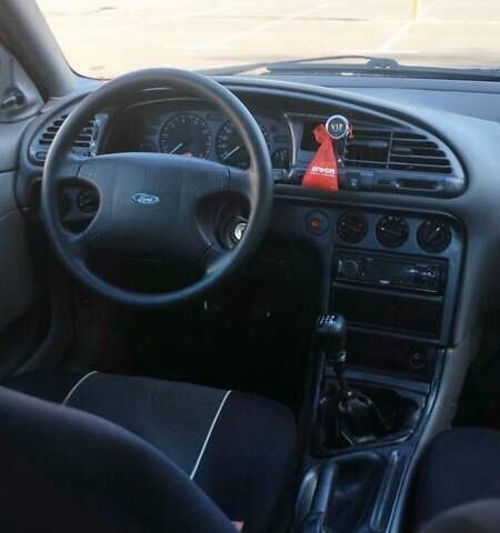 Серый Форд Мондео, объемом двигателя 1.6 л и пробегом 400 тыс. км за 1950 $, фото 6 на Automoto.ua