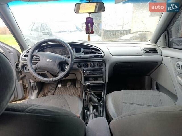 Серый Форд Мондео, объемом двигателя 1.8 л и пробегом 438 тыс. км за 900 $, фото 4 на Automoto.ua