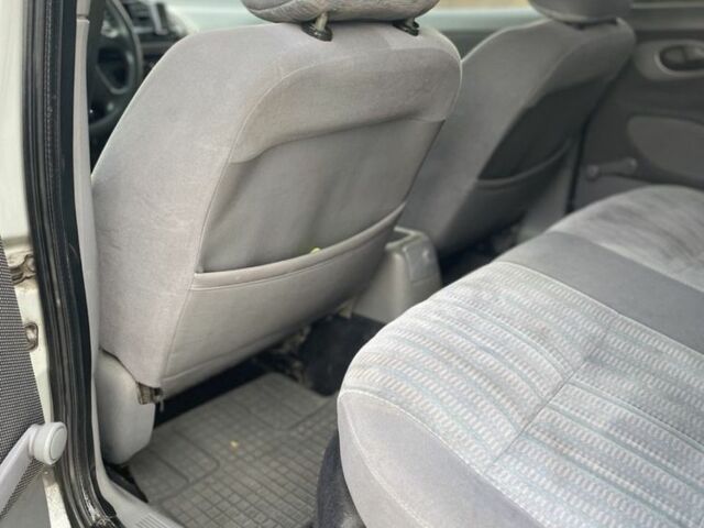 Сірий Форд Мондео, об'ємом двигуна 1.8 л та пробігом 200 тис. км за 1600 $, фото 10 на Automoto.ua