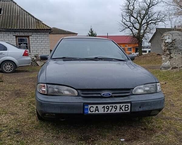 Серый Форд Мондео, объемом двигателя 1.8 л и пробегом 438 тыс. км за 900 $, фото 1 на Automoto.ua