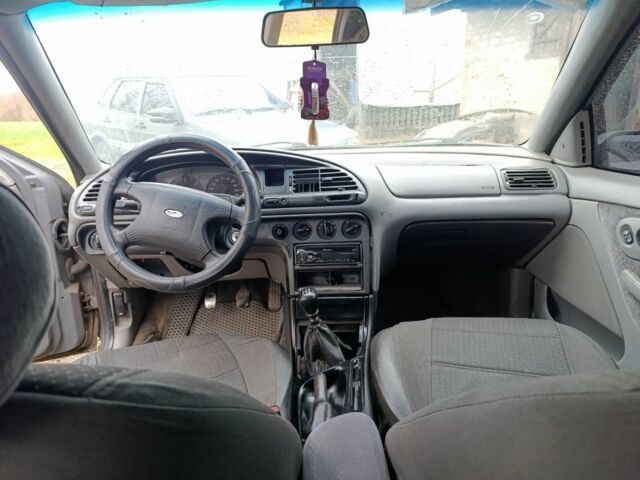 Серый Форд Мондео, объемом двигателя 1.8 л и пробегом 438 тыс. км за 900 $, фото 5 на Automoto.ua