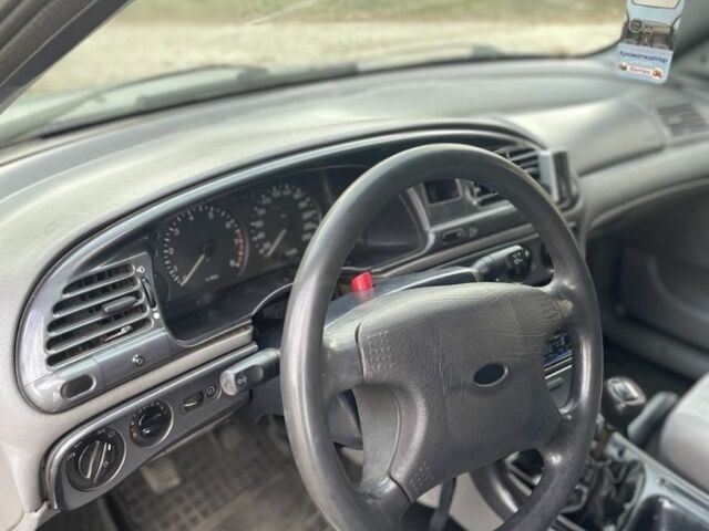 Сірий Форд Мондео, об'ємом двигуна 1.8 л та пробігом 200 тис. км за 1600 $, фото 7 на Automoto.ua