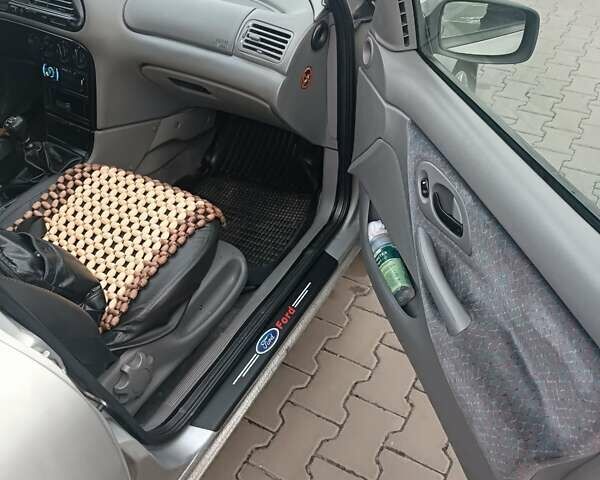 Сірий Форд Мондео, об'ємом двигуна 2 л та пробігом 154 тис. км за 2500 $, фото 5 на Automoto.ua