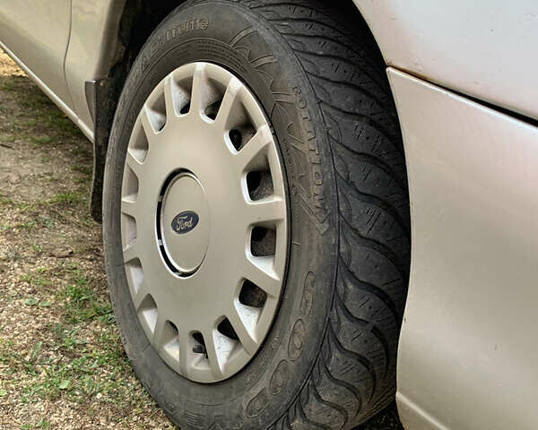 Сірий Форд Мондео, об'ємом двигуна 1.8 л та пробігом 245 тис. км за 3000 $, фото 4 на Automoto.ua