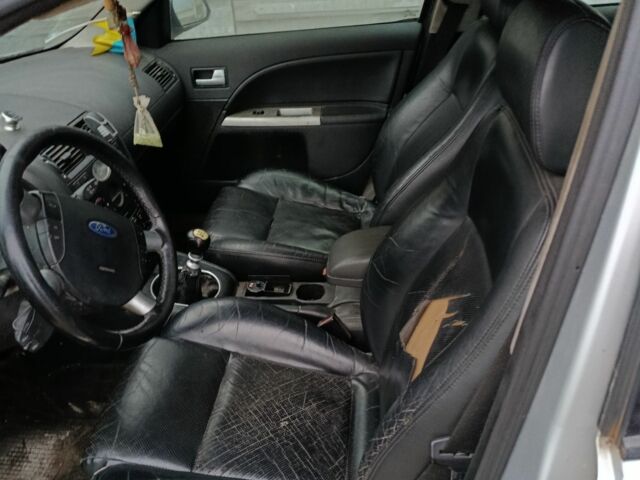 Сірий Форд Мондео, об'ємом двигуна 2.5 л та пробігом 260 тис. км за 1894 $, фото 7 на Automoto.ua