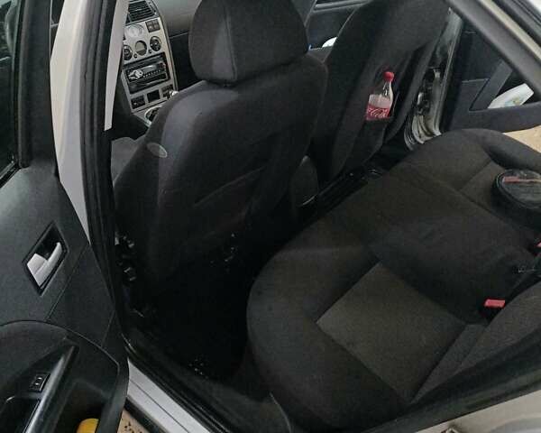 Серый Форд Мондео, объемом двигателя 2 л и пробегом 212 тыс. км за 3000 $, фото 11 на Automoto.ua