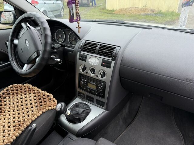 Серый Форд Мондео, объемом двигателя 1.8 л и пробегом 330 тыс. км за 2600 $, фото 5 на Automoto.ua