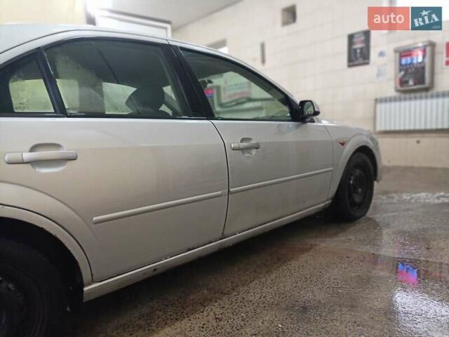 Серый Форд Мондео, объемом двигателя 2 л и пробегом 212 тыс. км за 3000 $, фото 7 на Automoto.ua