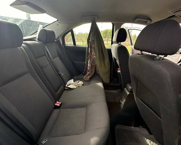 Серый Форд Мондео, объемом двигателя 1.8 л и пробегом 320 тыс. км за 1700 $, фото 18 на Automoto.ua