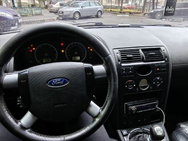 Серый Форд Мондео, объемом двигателя 2.5 л и пробегом 367 тыс. км за 2837 $, фото 6 на Automoto.ua