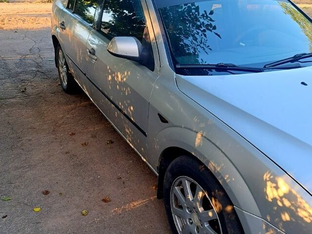 Серый Форд Мондео, объемом двигателя 1.8 л и пробегом 400 тыс. км за 3300 $, фото 1 на Automoto.ua