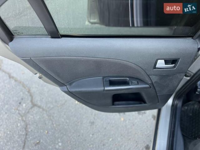 Форд Мондео 2002 в Черновцах на Automoto.ua Серый Форд Мондео, объемом двигателя 1.8 л и пробегом 271 тыс. км за 2600 $, фото 31 на Automoto.ua