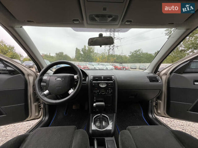 Серый Форд Мондео, объемом двигателя 2 л и пробегом 172 тыс. км за 4300 $, фото 13 на Automoto.ua