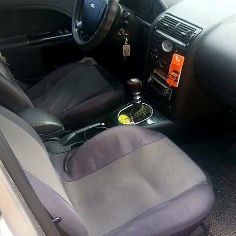 Сірий Форд Мондео, об'ємом двигуна 2 л та пробігом 262 тис. км за 3200 $, фото 3 на Automoto.ua