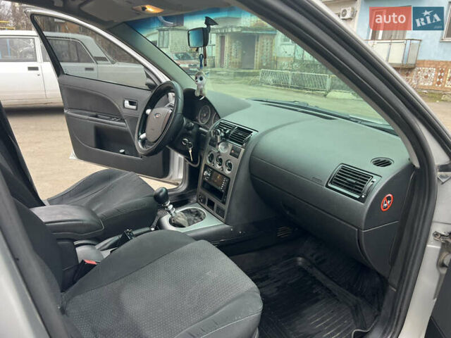 Серый Форд Мондео, объемом двигателя 1.8 л и пробегом 400 тыс. км за 3800 $, фото 2 на Automoto.ua